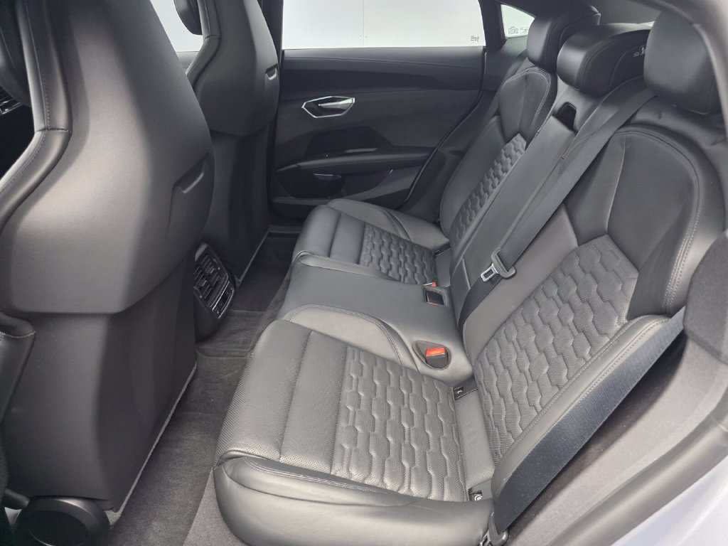 Used 2022 Audi e-tron GT Prestige AWD/4WD image 14