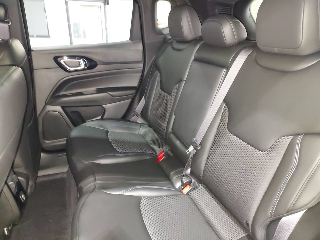 New 2026 Jeep Compass Latitude AWD/4WD image 25