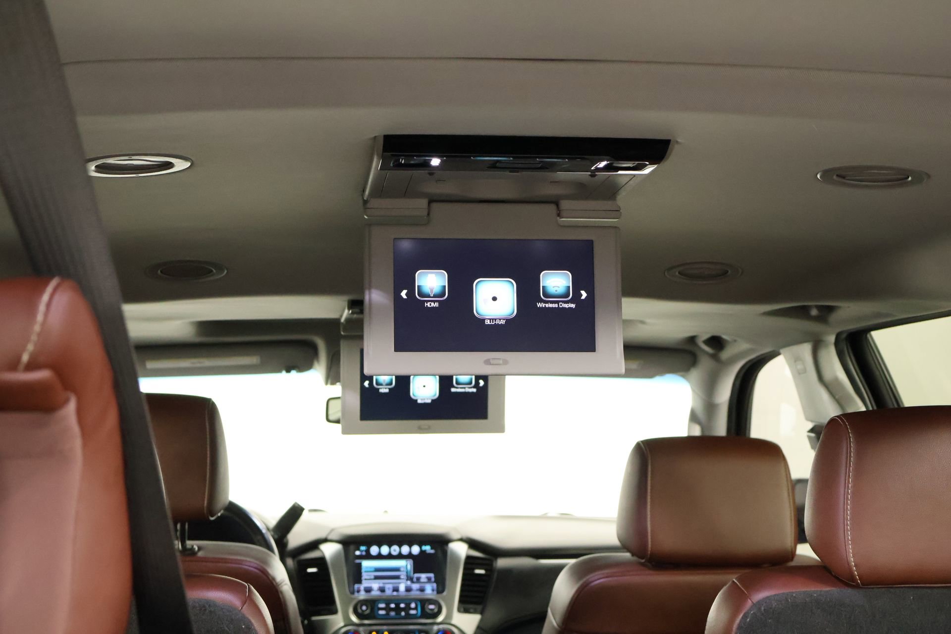 Used 2019 Chevrolet Suburban Premier w/ Premier Plus Edition image 17