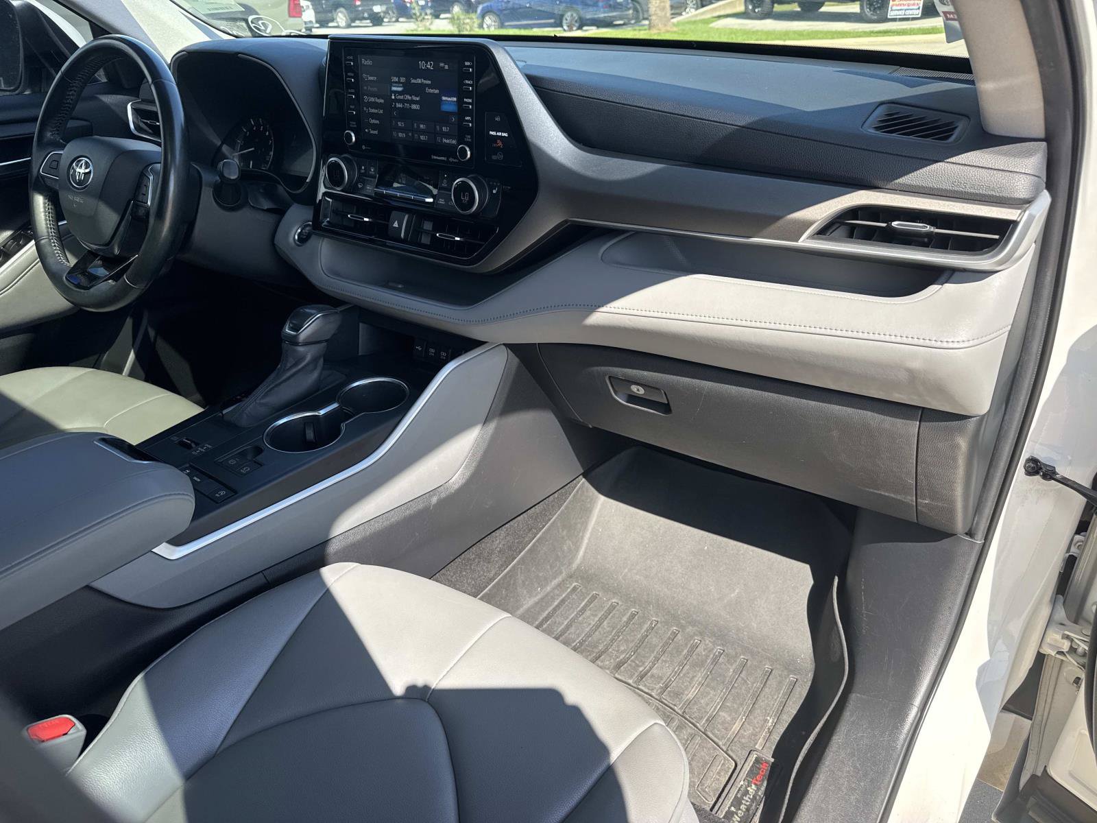 Used 2020 Toyota Highlander XLE FWD image 12
