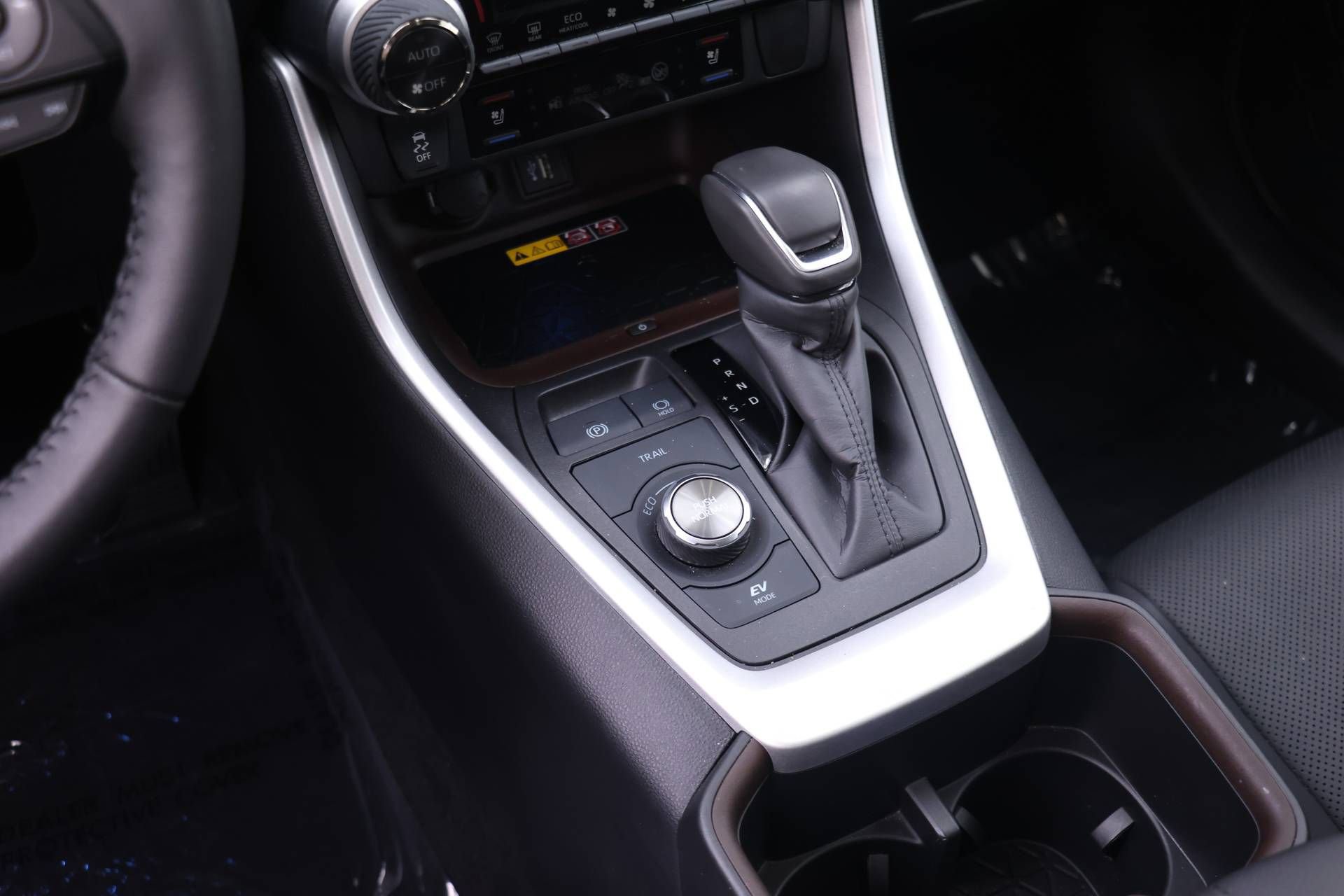 Used 2024 Toyota RAV4 Limited w/ Advanced Technology Package image 12