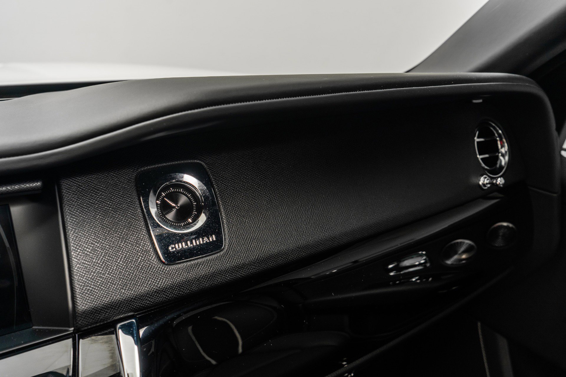 Used 2020 Rolls-Royce Cullinan image 29