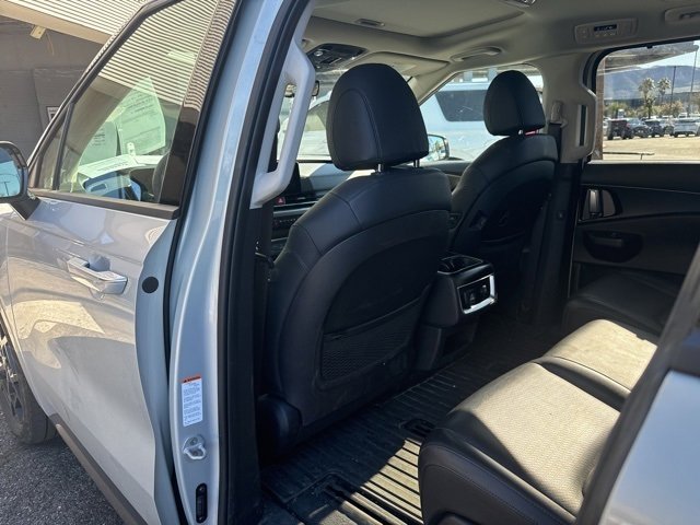 Used 2025 Kia Carnival SX Prestige image 17