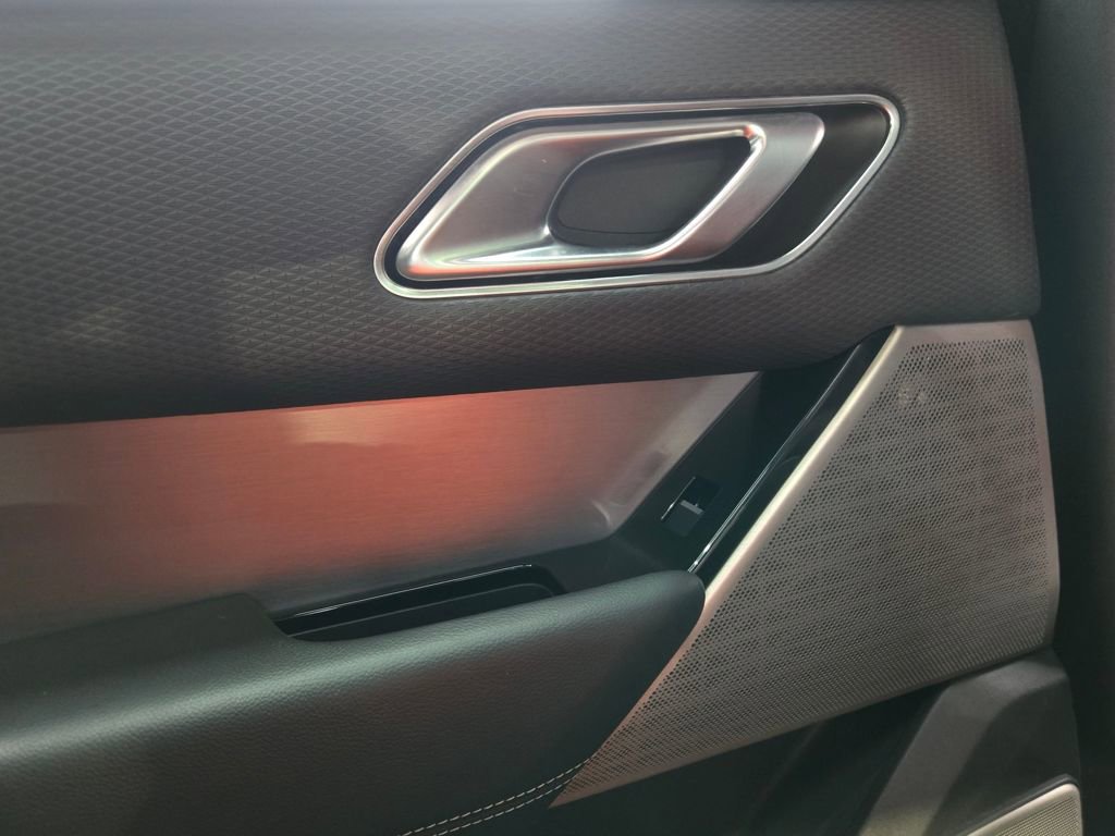 Used 2021 Land Rover Range Rover Velar R-Dynamic S image 23