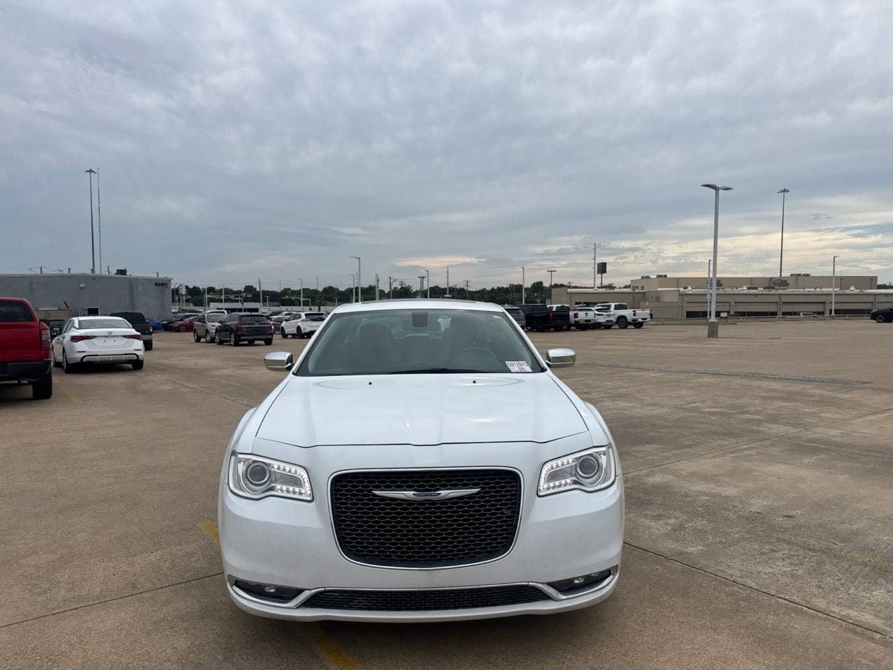 Used 2020 Chrysler 300 Limited RWD image 3