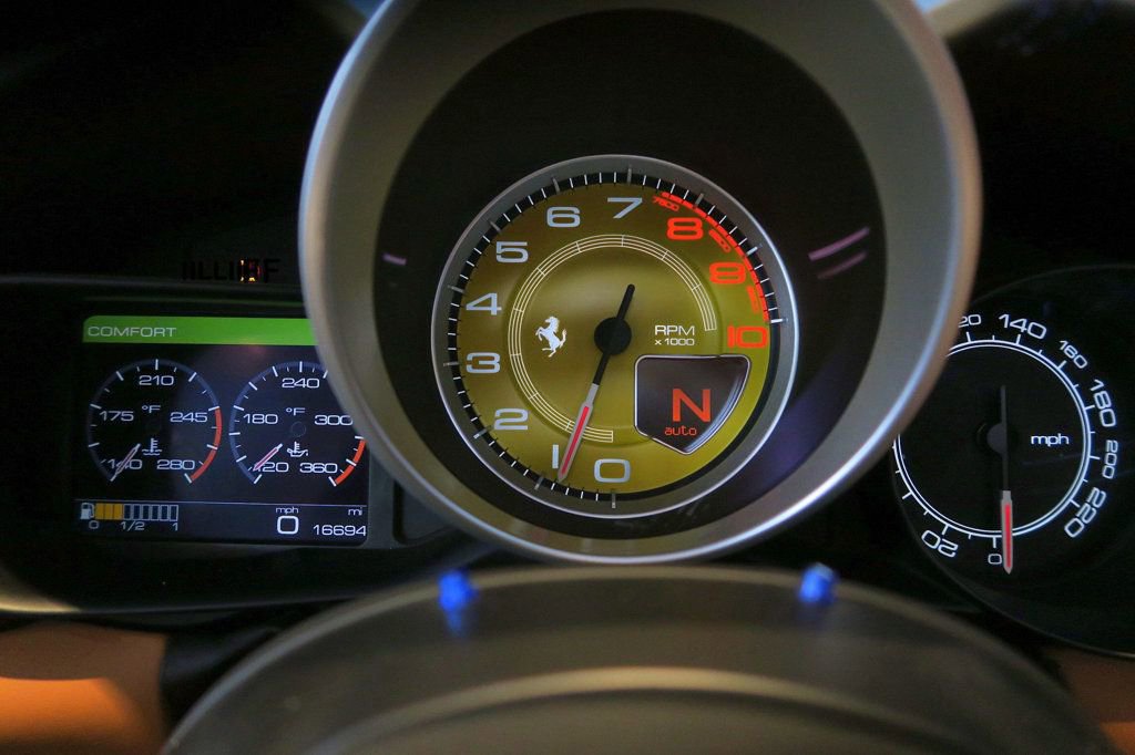 Used 2016 Ferrari California T RWD image 16