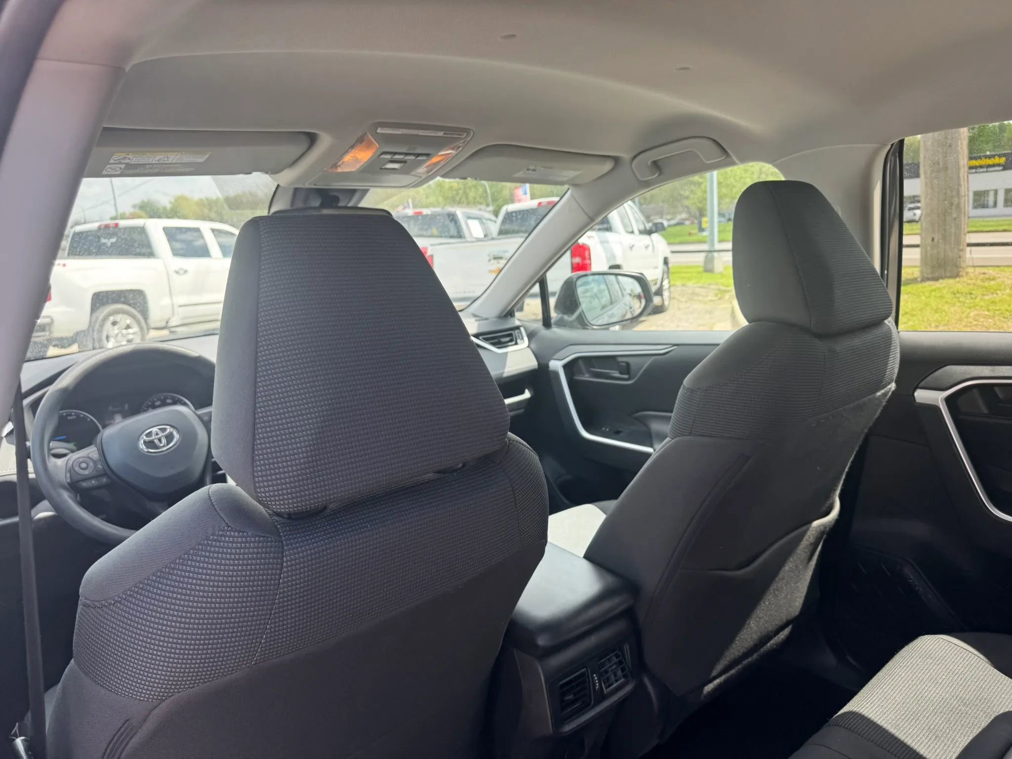 Used 2021 Toyota RAV4 LE AWD/4WD image 11