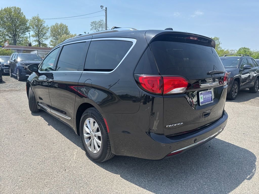 Used 2018 Chrysler Pacifica Touring-L FWD image 3