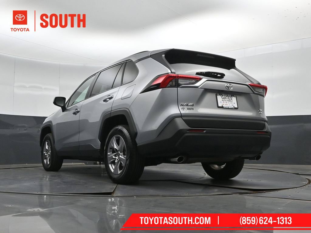 Used 2025 Toyota RAV4 XLE AWD/4WD image 42