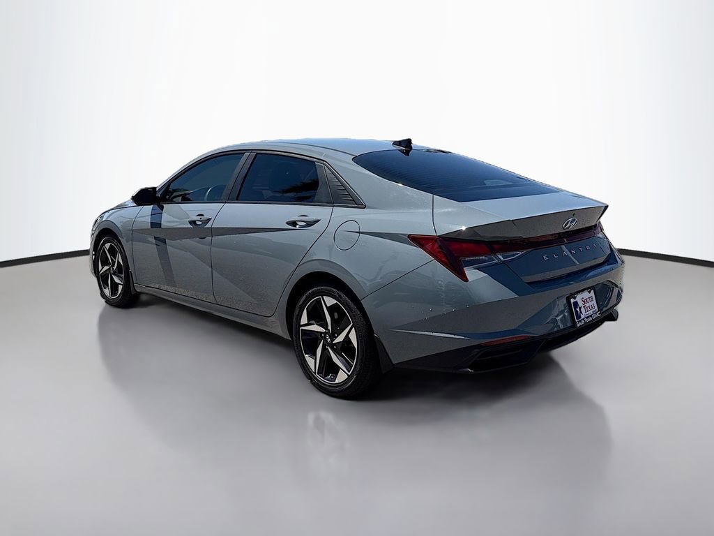 Used 2023 Hyundai Elantra SEL w/ Convenience Package image 5