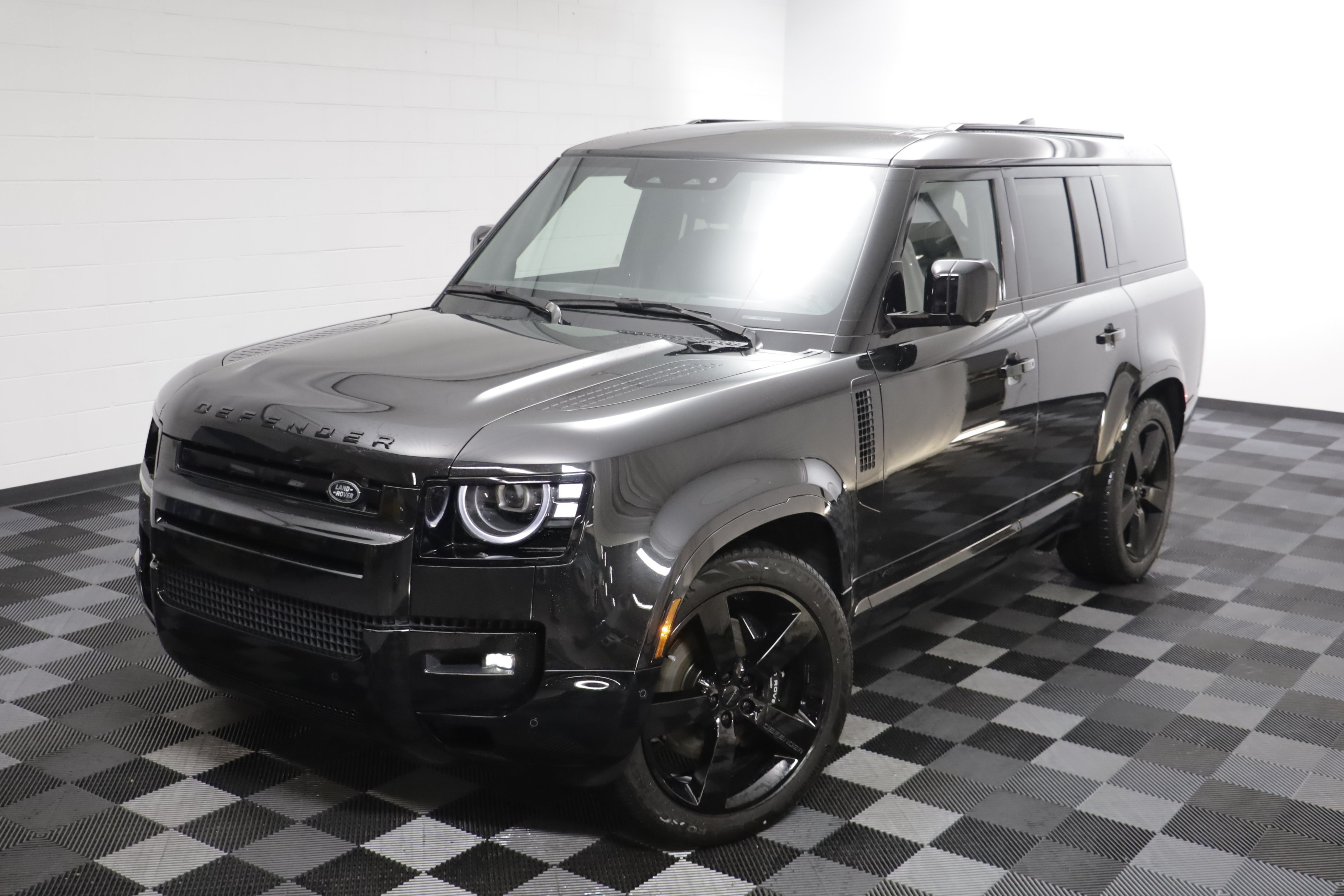 New 2026 Land Rover Defender 130 V8 AWD/4WD image 2