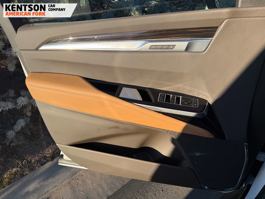 Used 2025 Cadillac Escalade Premium Luxury image 24