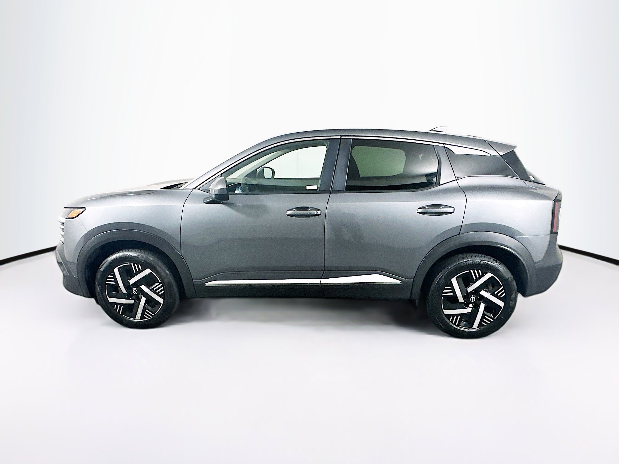 Used 2025 Nissan Kicks SV image 4