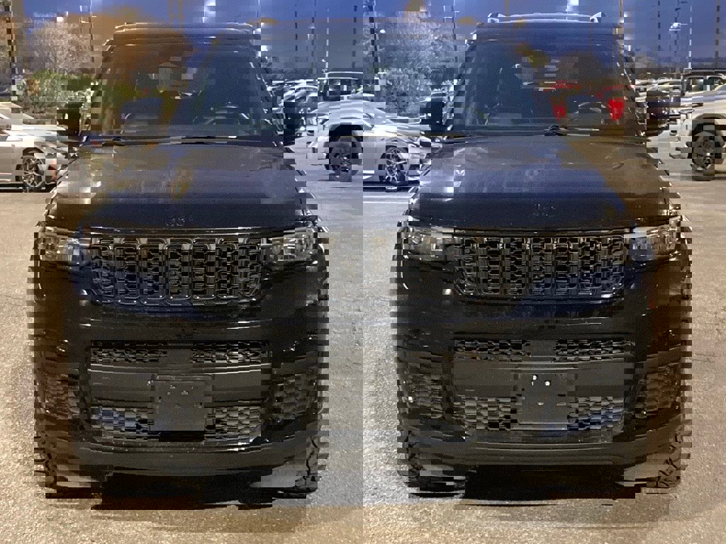 Used 2023 Jeep Grand Cherokee L Laredo image 2