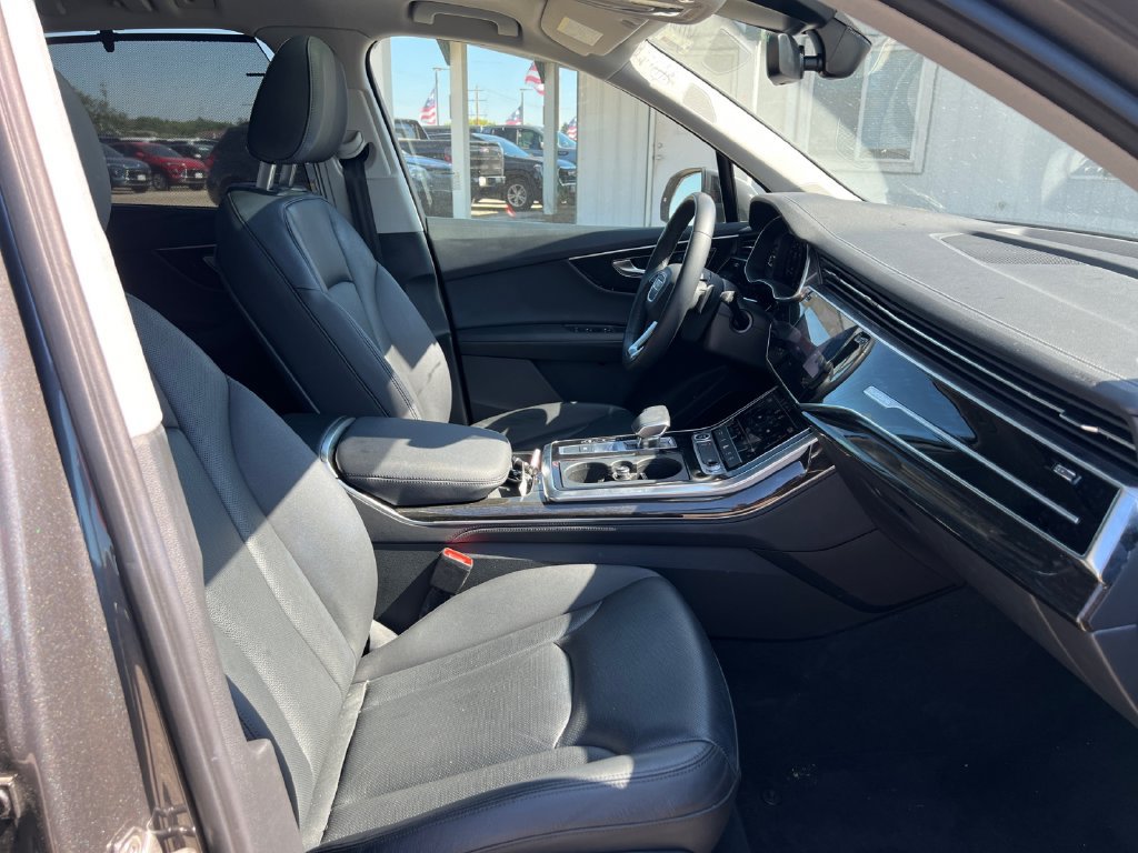 Used 2023 Audi Q7 3.0T Premium Plus w/ Premium Plus Package AWD/4WD image 31