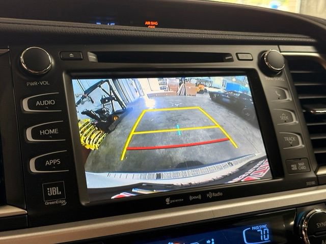 Used 2017 Toyota Highlander AWD V6 image 15