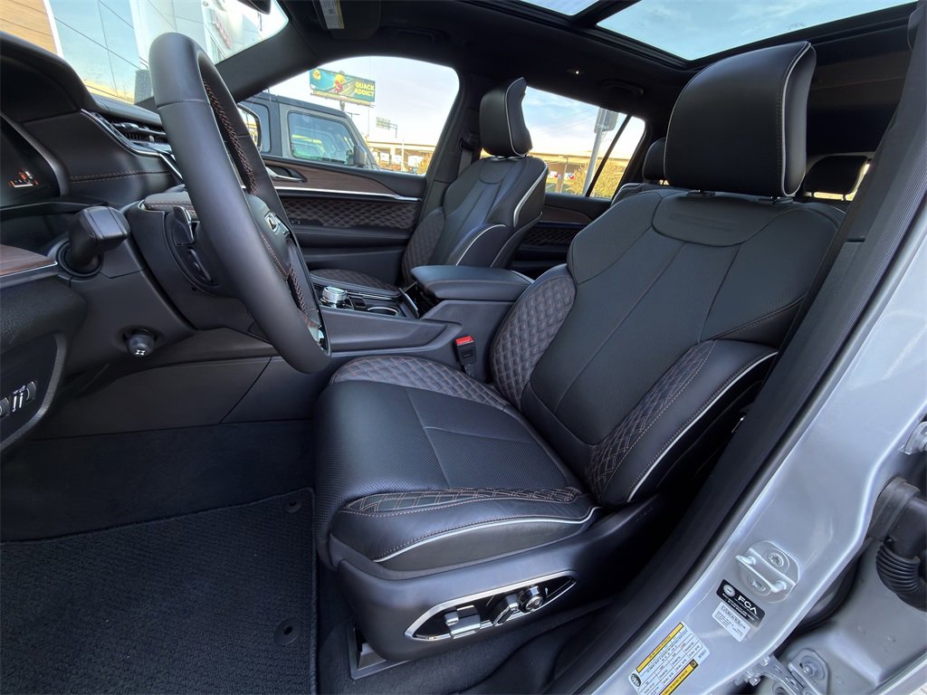 New 2025 Jeep Grand Cherokee L Summit w/ Obsidian Package image 19