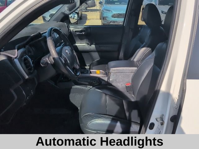 Used 2020 Toyota Tacoma TRD Sport w/ TRD Premium Sport Package AWD/4WD image 12