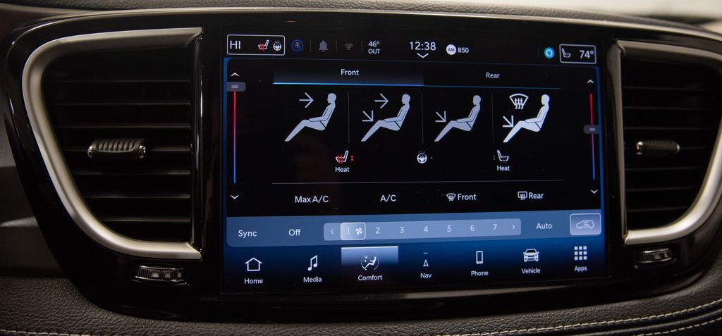 Used 2024 Chrysler Pacifica Select image 24