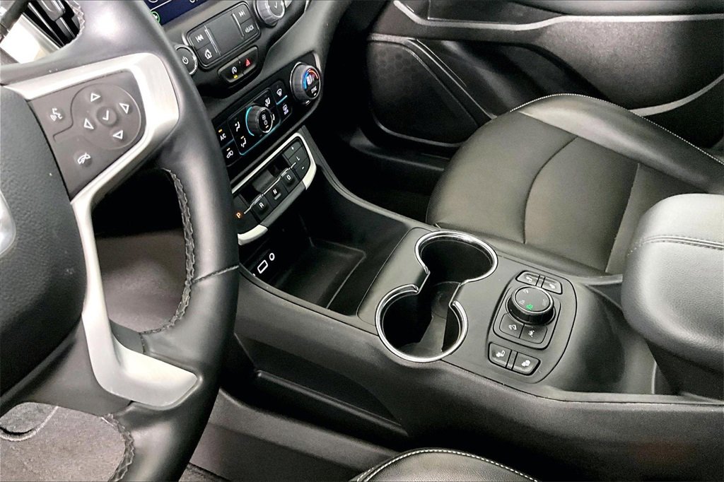 Used 2024 GMC Terrain SLT image 13