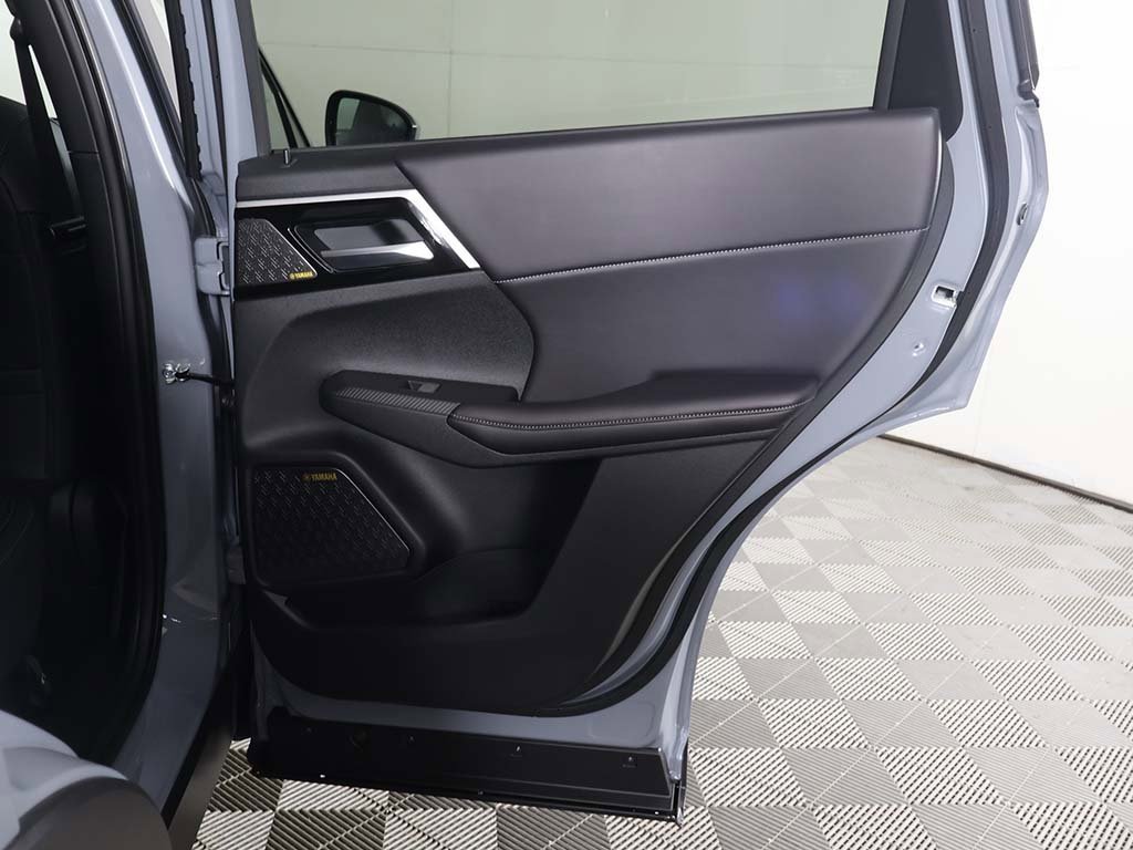 New 2025 Mitsubishi Outlander SE image 29