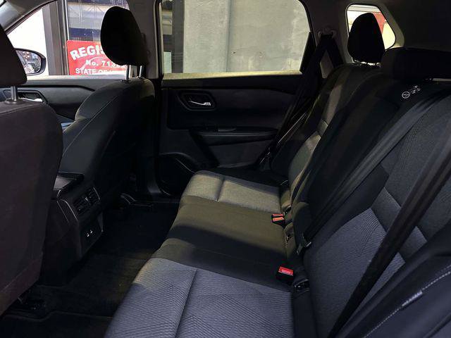 Used 2024 Nissan Rogue SV AWD/4WD image 14