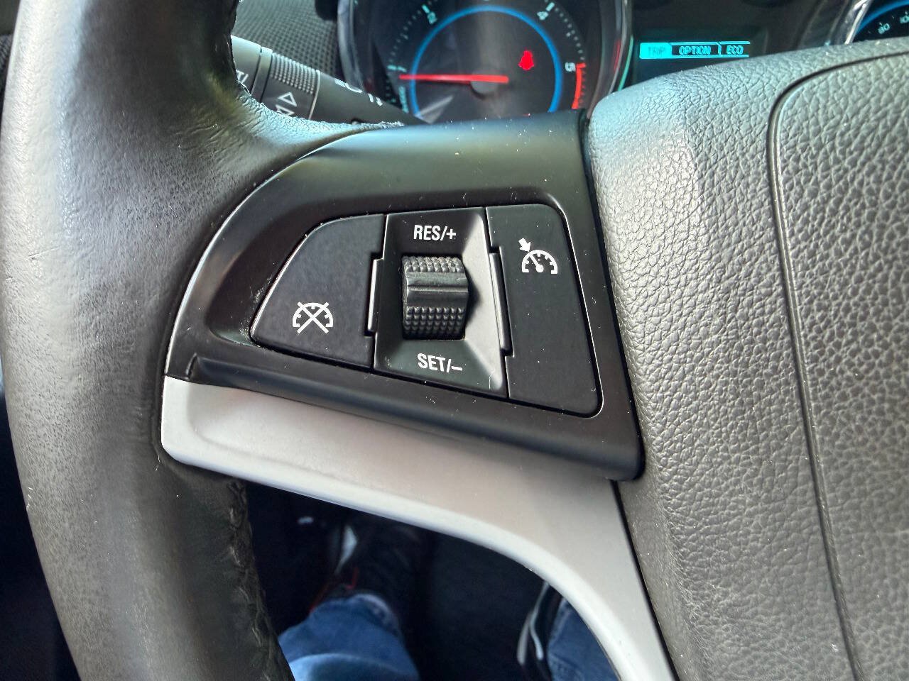 Used 2014 Chevrolet Cruze Diesel w/ Enhanced Safety Package FWD image 35