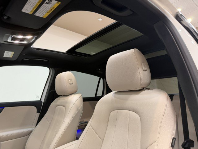 Used 2024 Mercedes-Benz GLA 250 4MATIC w/ Exclusive Package image 9