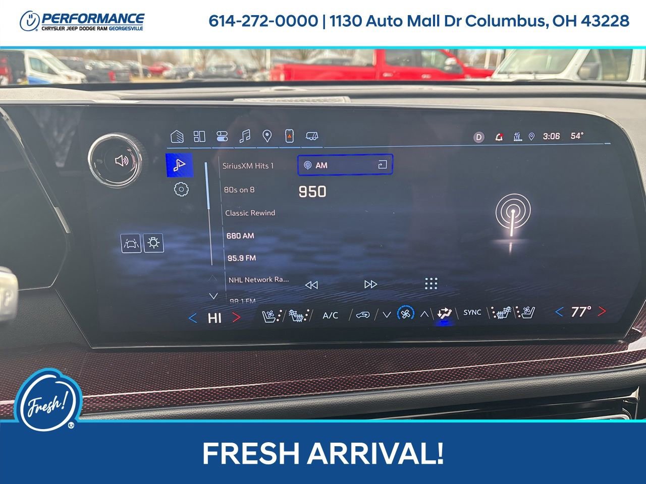 Used 2025 Chevrolet Traverse RS image 18