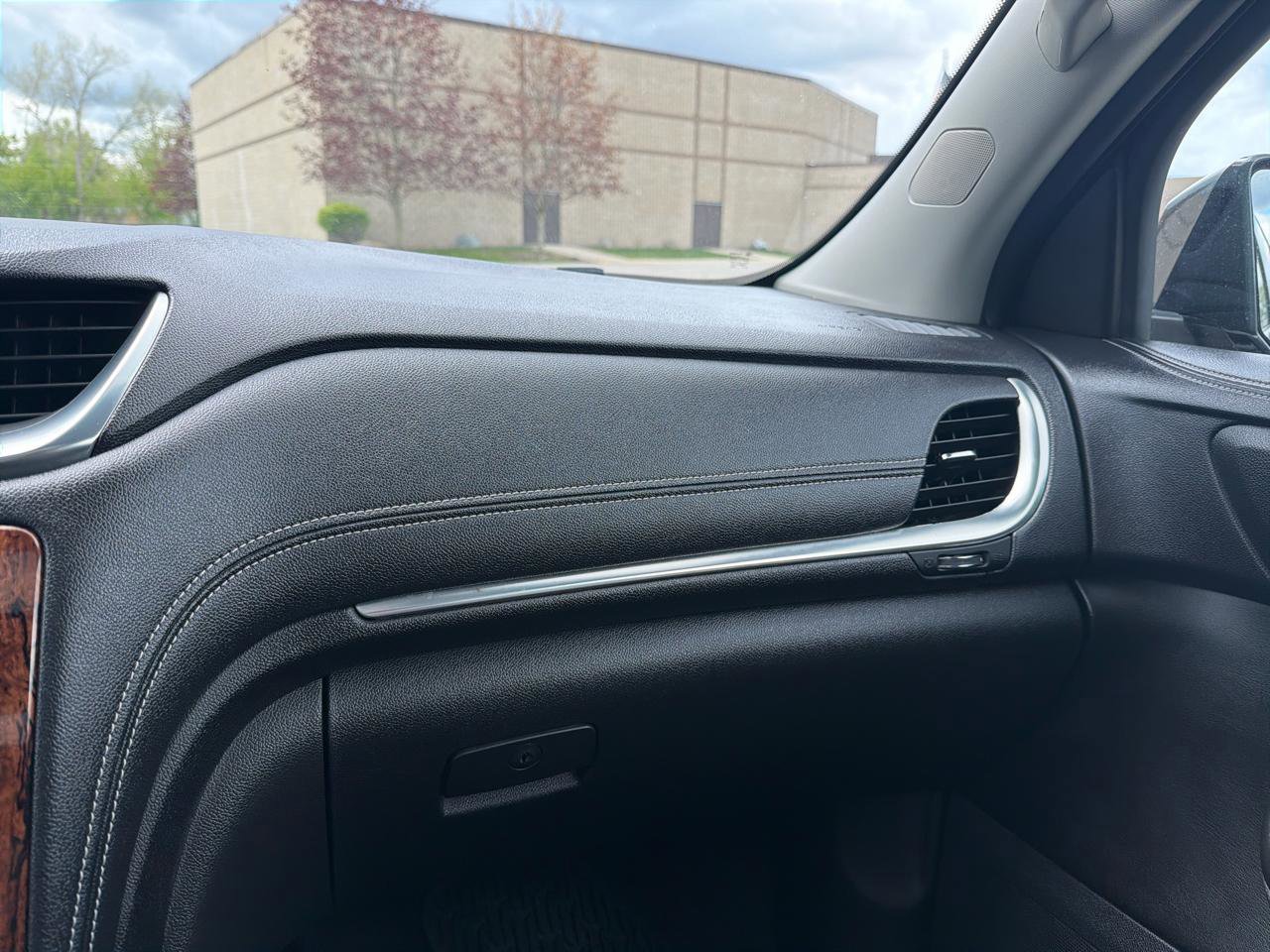 Used 2013 Chevrolet Traverse LTZ AWD/4WD image 22