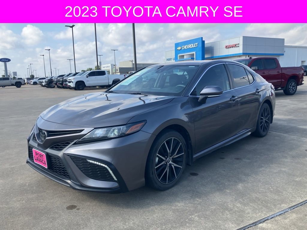 Used 2023 Toyota Camry SE image 3