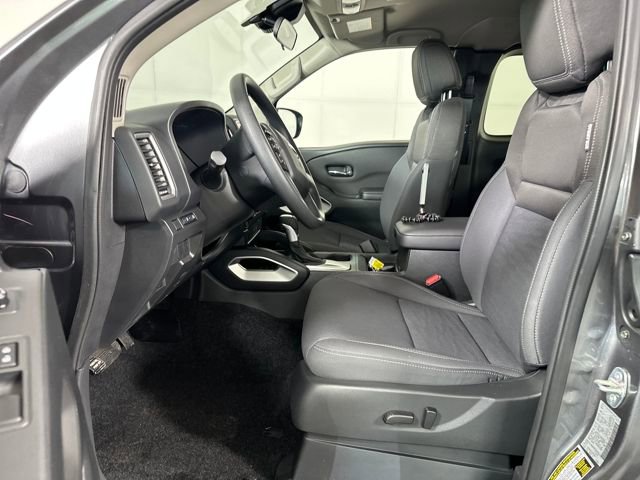 Used 2024 Nissan Frontier SV image 11