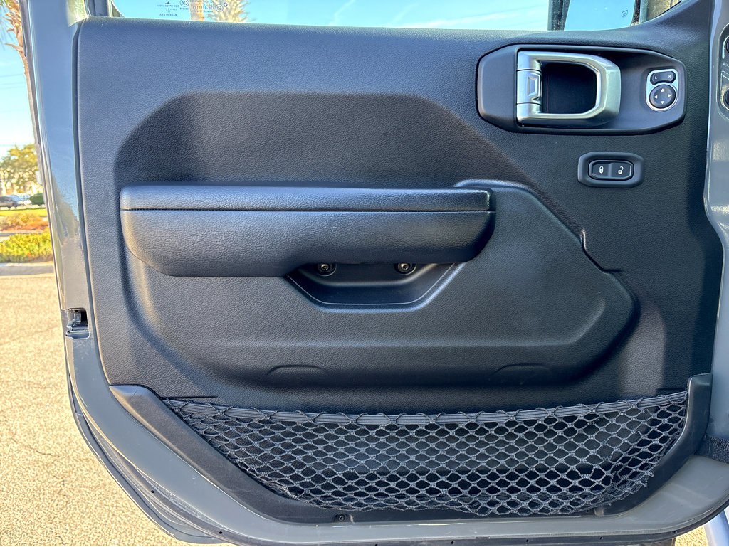 Used 2021 Jeep Gladiator Willys image 18