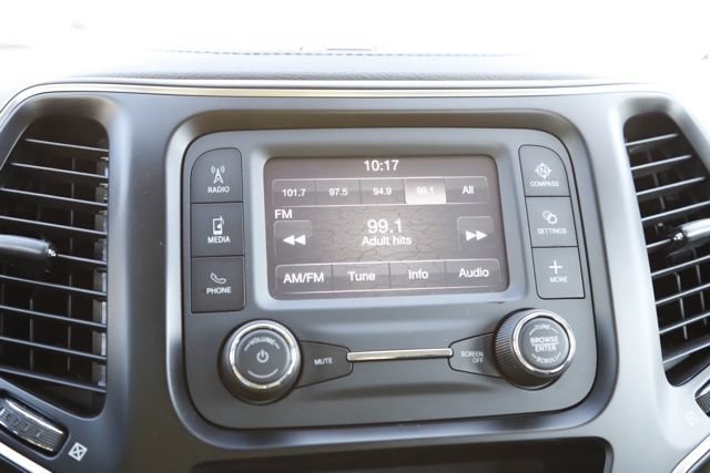Used 2019 Jeep Cherokee Sport FWD image 19