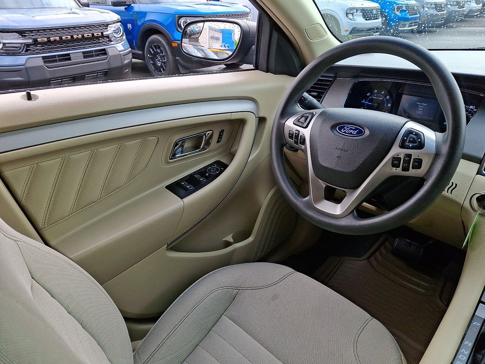 Certified 2017 Ford Taurus SE FWD image 14
