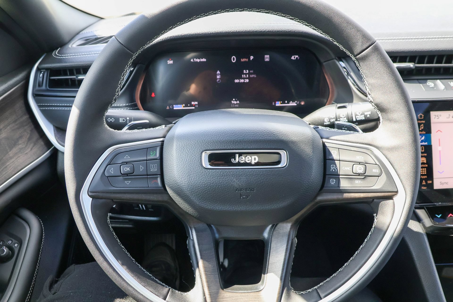 New 2026 Jeep Grand Cherokee Altitude AWD/4WD image 27