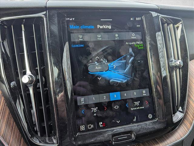 Used 2022 Volvo XC60 B5 Momentum w/ Advanced Package image 13