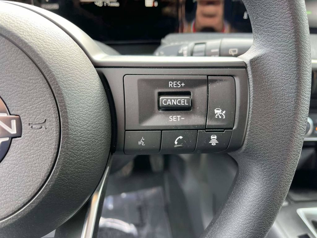 Used 2025 Nissan Kicks SV FWD image 17