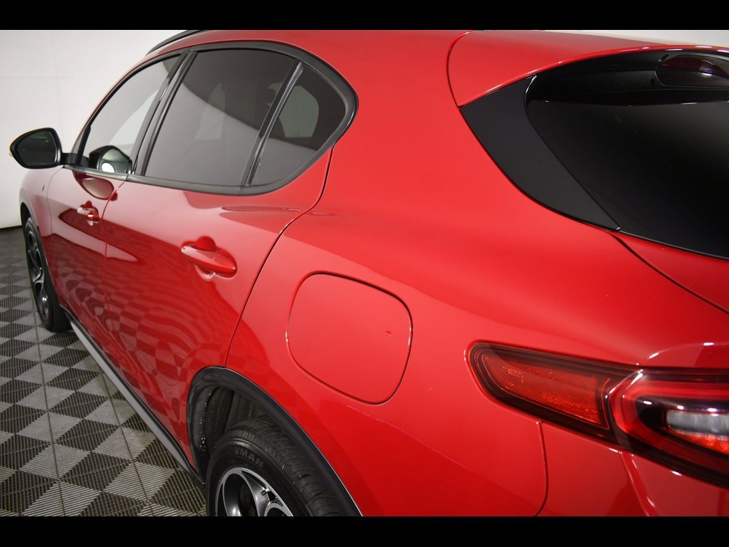 Used 2022 Alfa Romeo Stelvio Ti image 17
