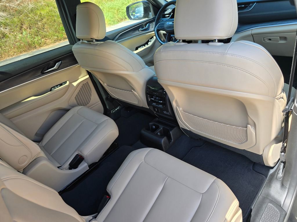 Used 2023 Jeep Grand Cherokee L Limited AWD/4WD image 29