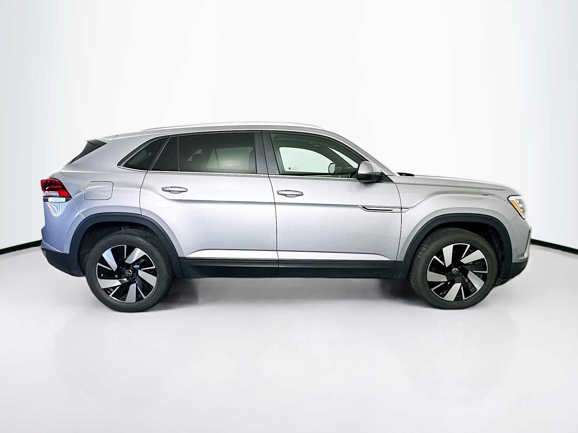 Used 2025 Volkswagen Atlas Cross Sport SE FWD image 10