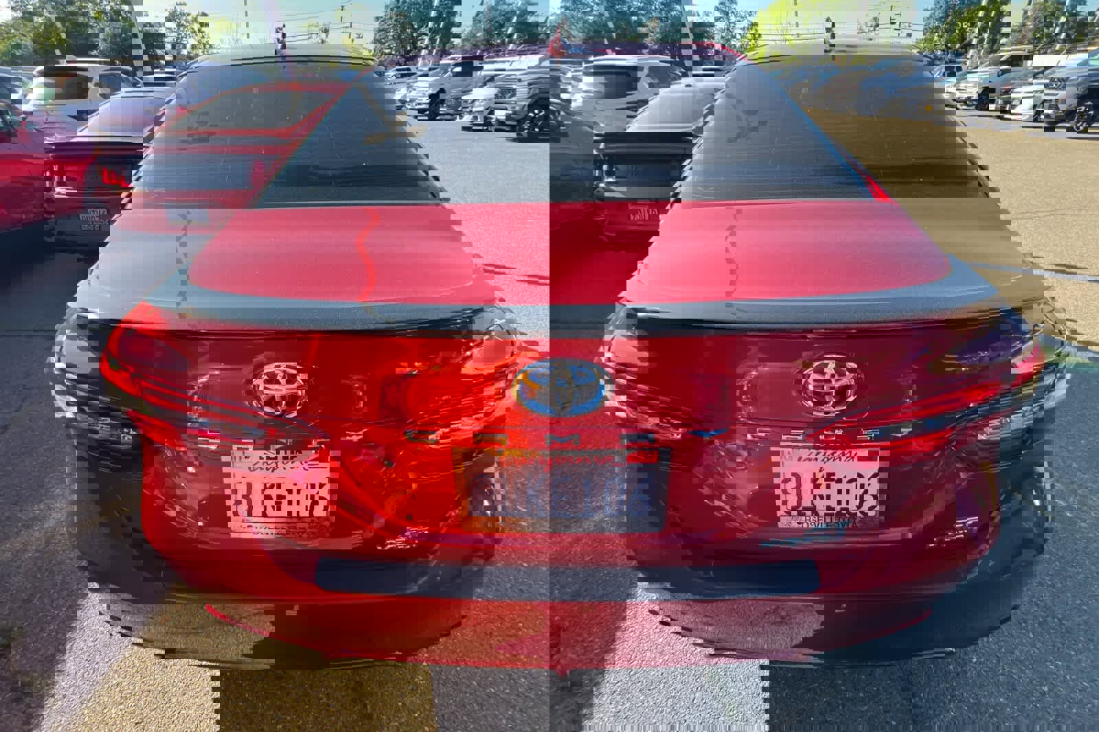 Used 2019 Toyota Camry SE w/ Sunroof Package image 5