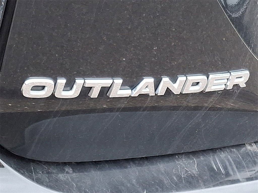 Used 2023 Mitsubishi Outlander SE image 7