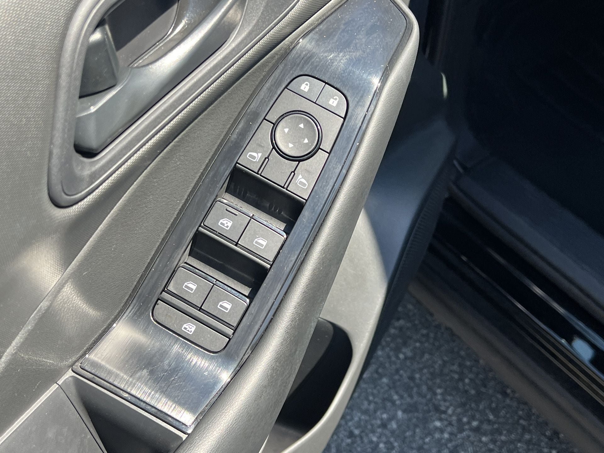 Used 2026 Nissan Rogue S FWD image 14