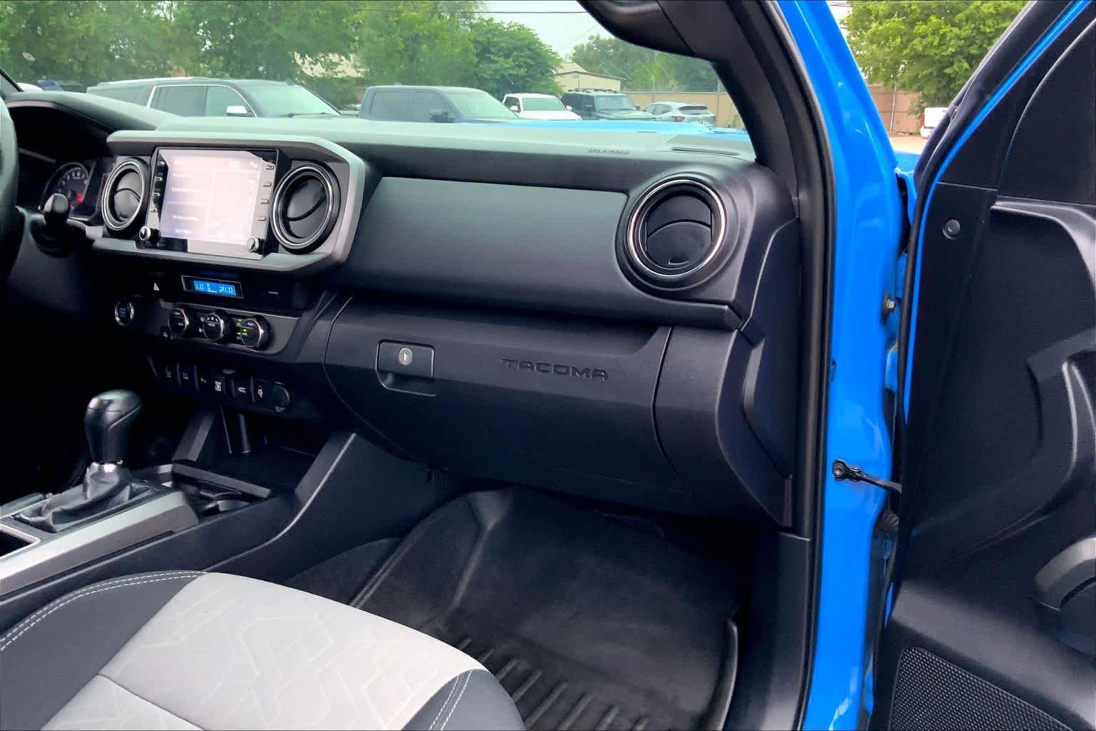 Used 2021 Toyota Tacoma TRD Sport w/ Technology Package RWD image 16
