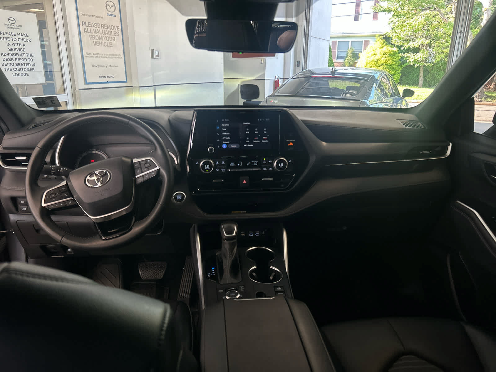 Used 2023 Toyota Highlander XSE AWD/4WD image 14