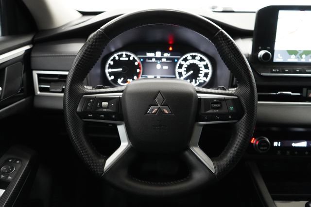 Used 2023 Mitsubishi Outlander SE image 23
