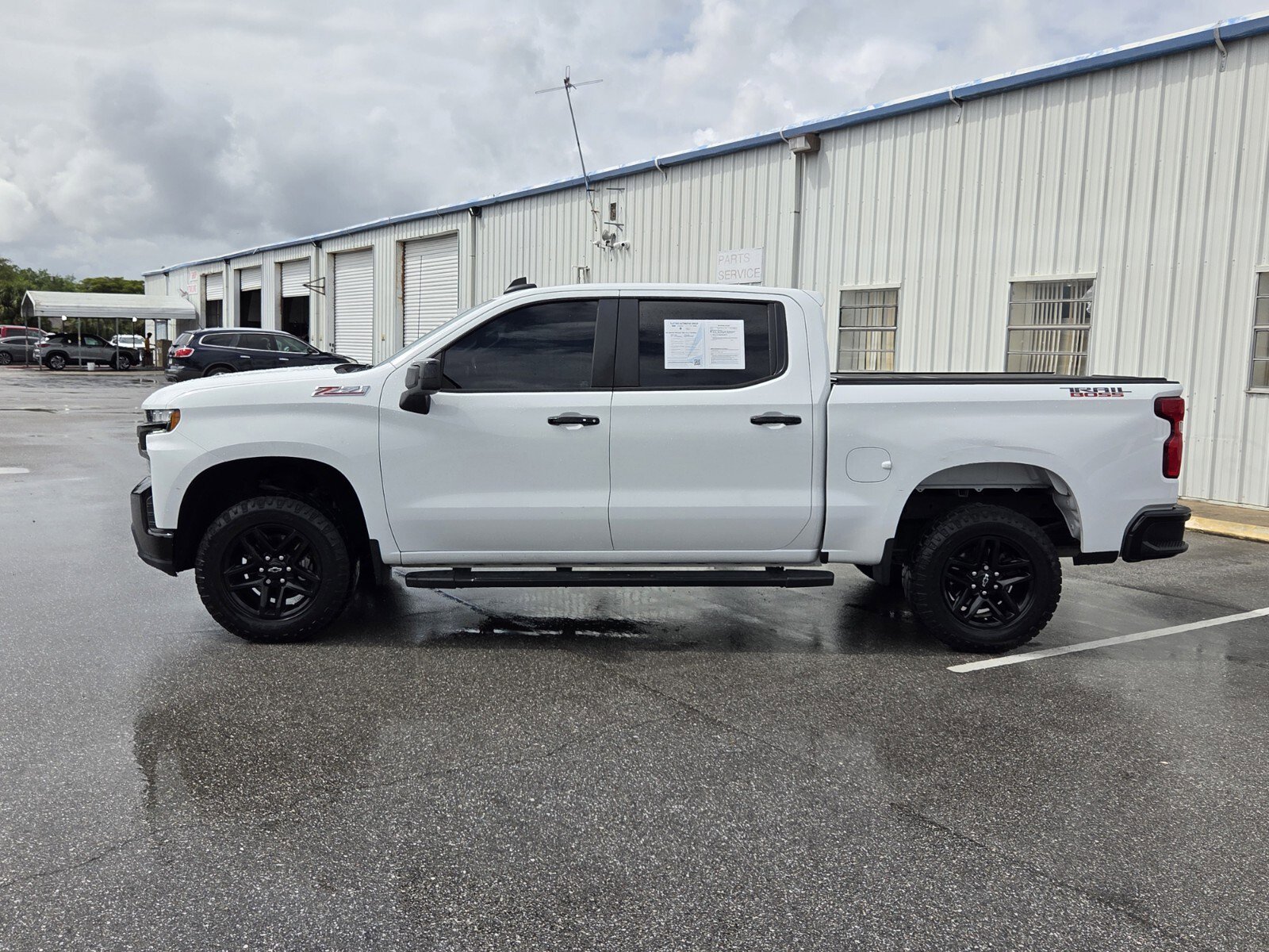 Used 2022 Chevrolet Silverado 1500 LT Trail Boss w/ Convenience Package II image 2