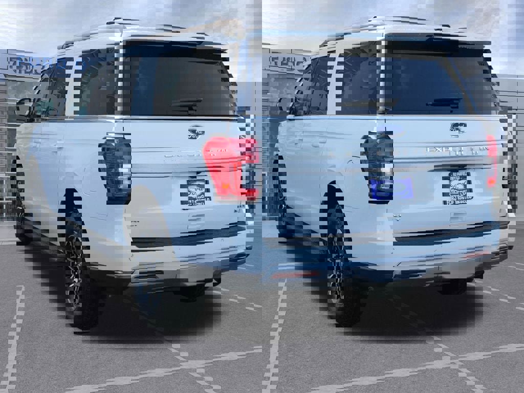 Used 2024 Ford Expedition Max XLT image 7