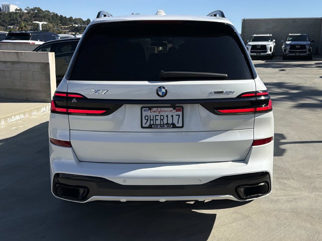 Used 2024 BMW X7 xDrive40i w/ M Sport Package AWD/4WD image 5